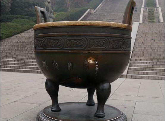 阿槑看到的中山陵铜鼎